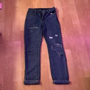 SHEIN Mom/ Boyfriend jeans, Size small ( 4 in jeans )(Same size as the model)